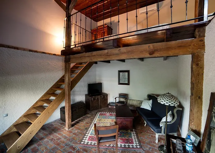 Za Murem 아파트호텔